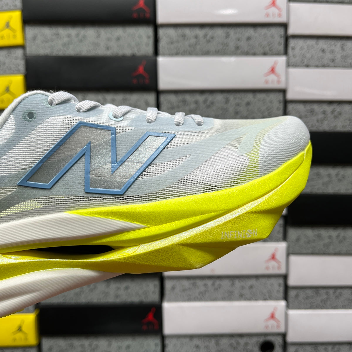 New Balance FuelCell 'Gris Jaune Fluo'