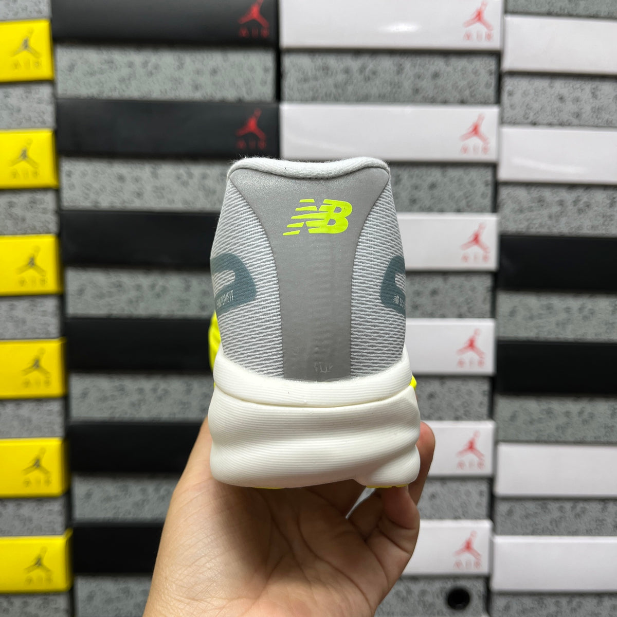 New Balance FuelCell 'Gris Jaune Fluo'