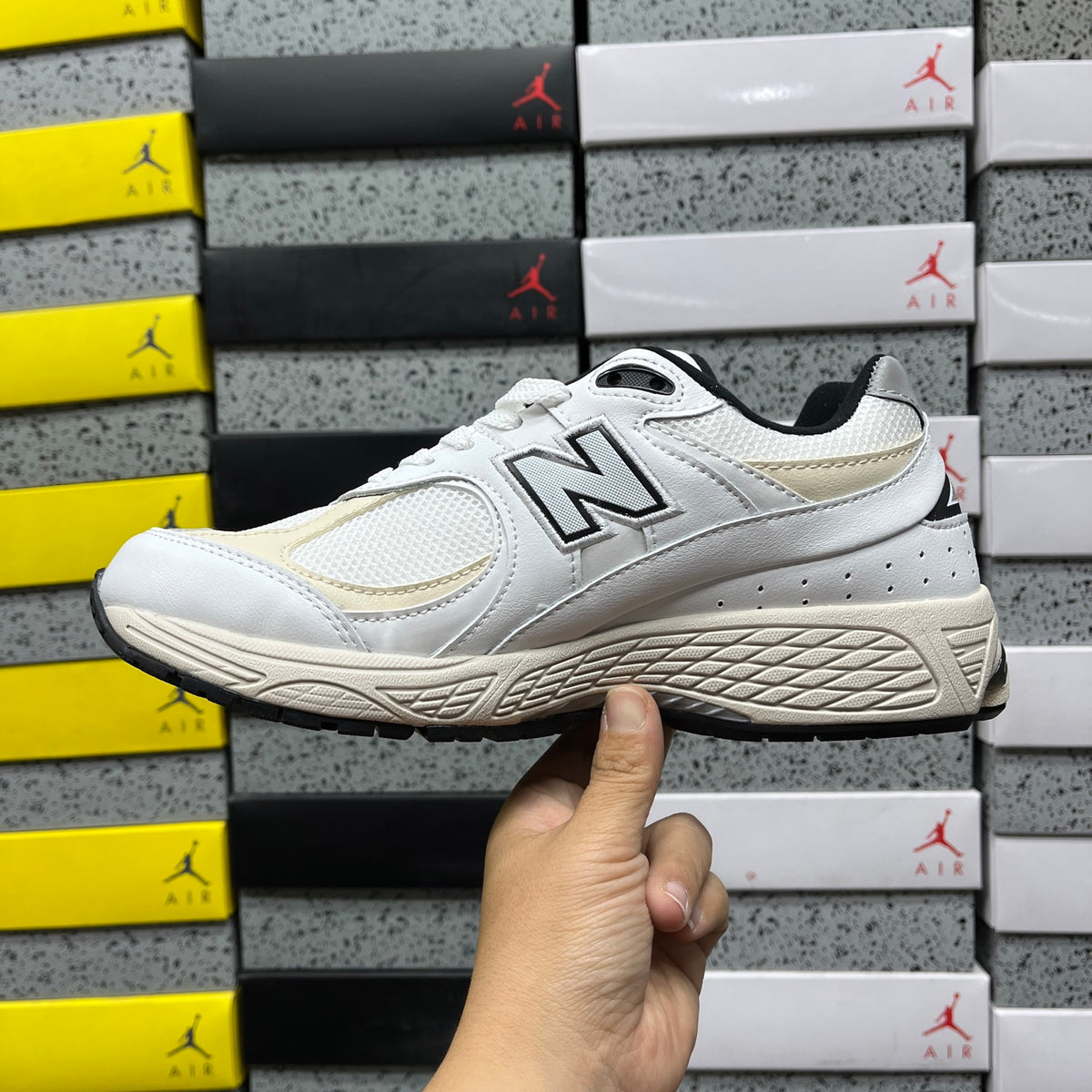 New Balance 2002R 'Blanc Crème Noir'