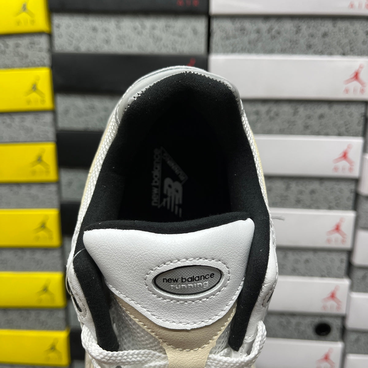 New Balance 2002R 'Blanc Crème Noir'