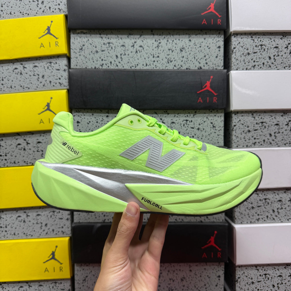 New Balance FuelCell Rebel v5 'Vert Fluo'