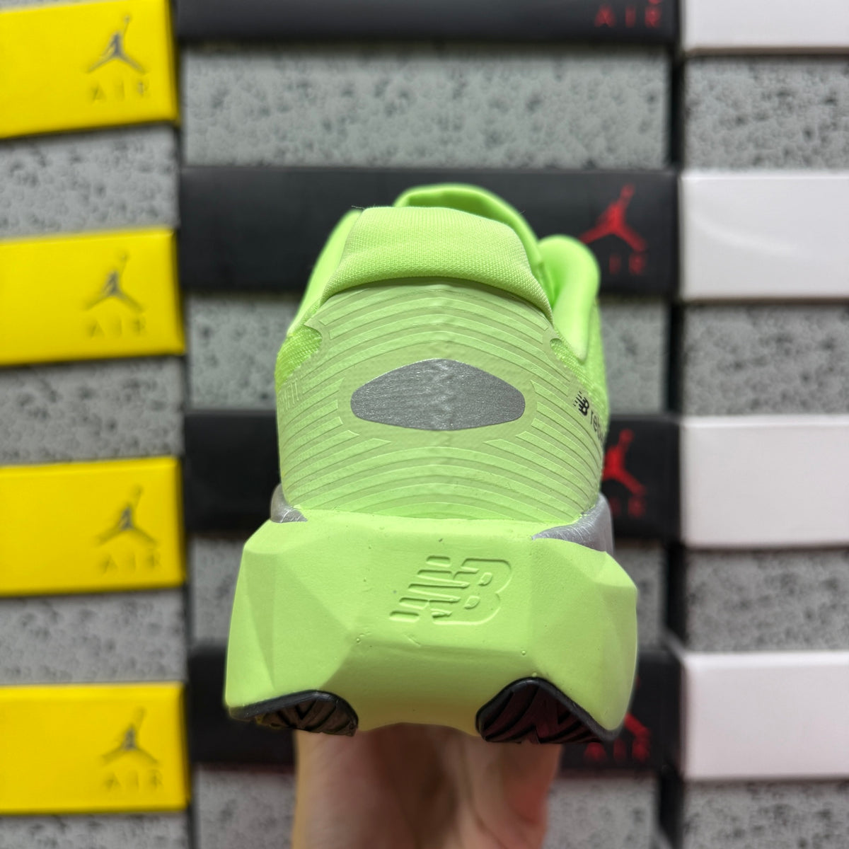 New Balance FuelCell Rebel v5 'Vert Fluo'