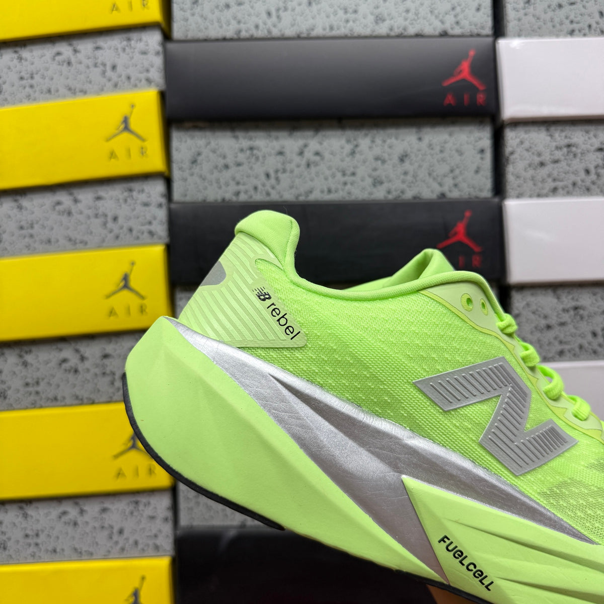 New Balance FuelCell Rebel v5 'Vert Fluo'