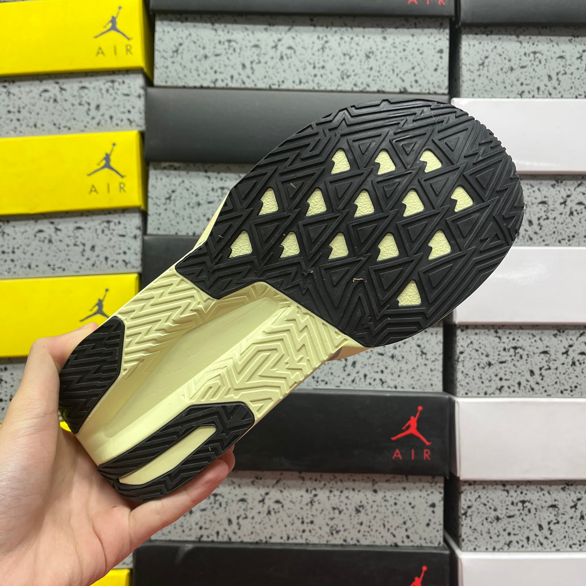New Balance FuelCell Rebel v5 'Blanc Jaune Pâle'