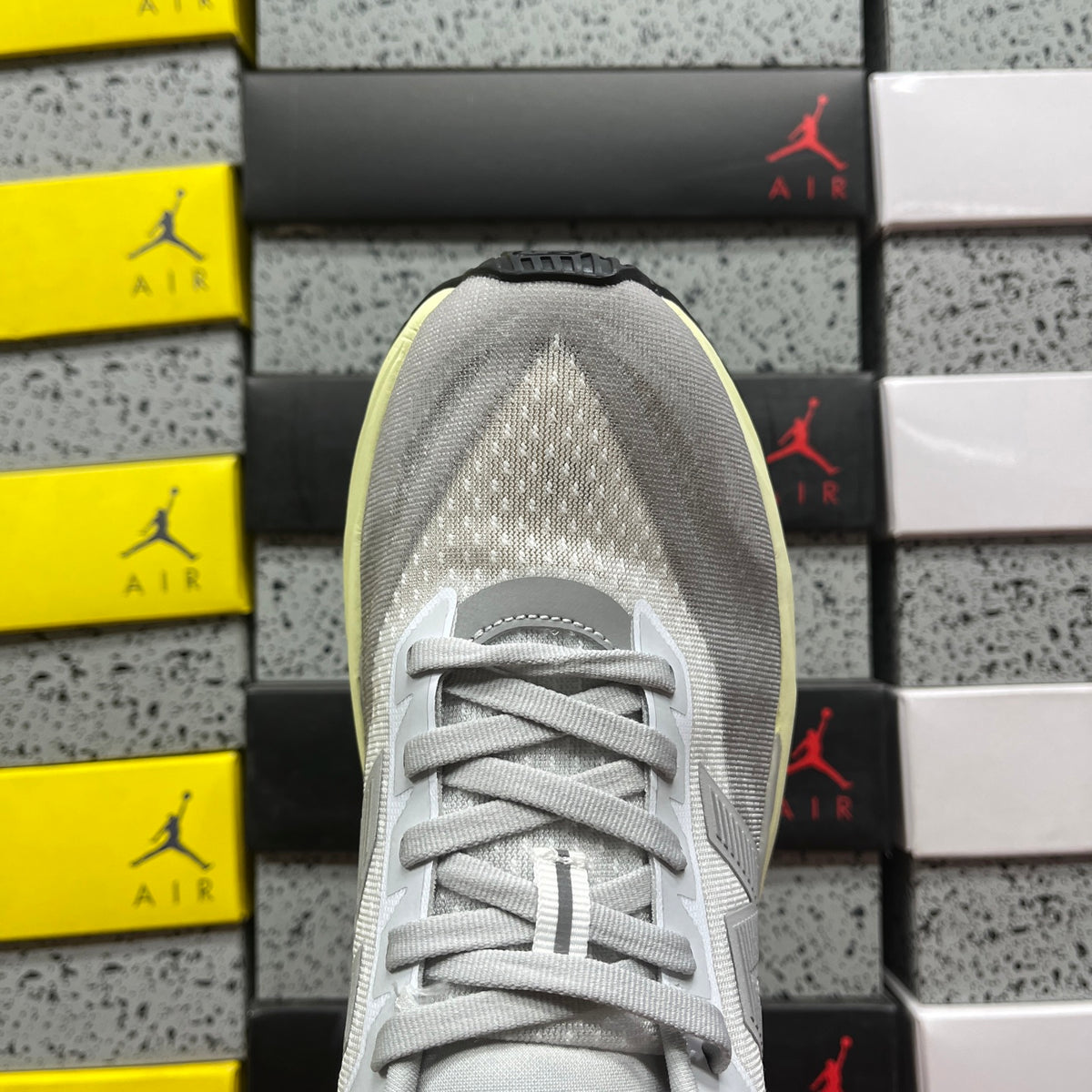 New Balance FuelCell Rebel v5 'Blanc Jaune Pâle'