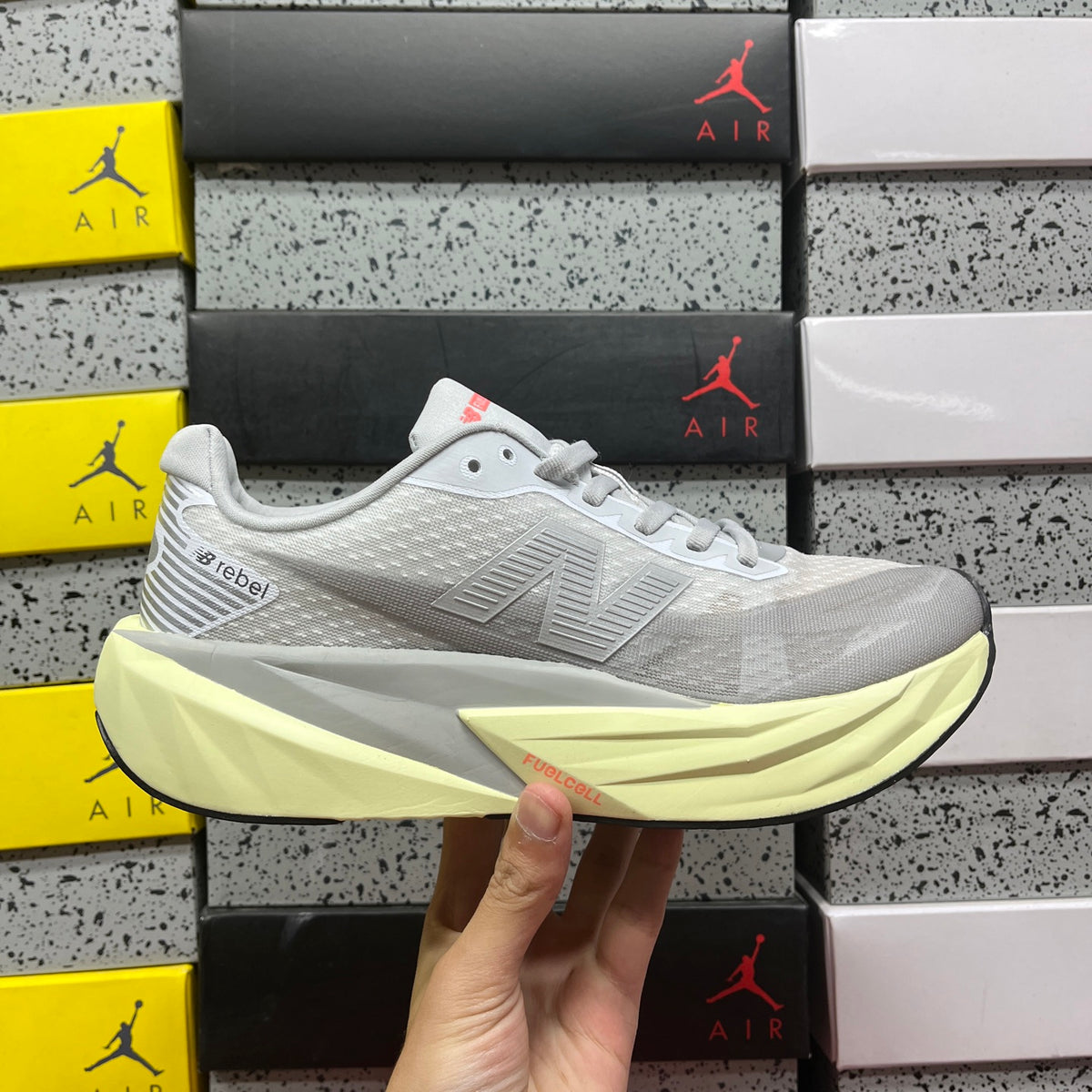 New Balance FuelCell Rebel v5 'Blanc Jaune Pâle'