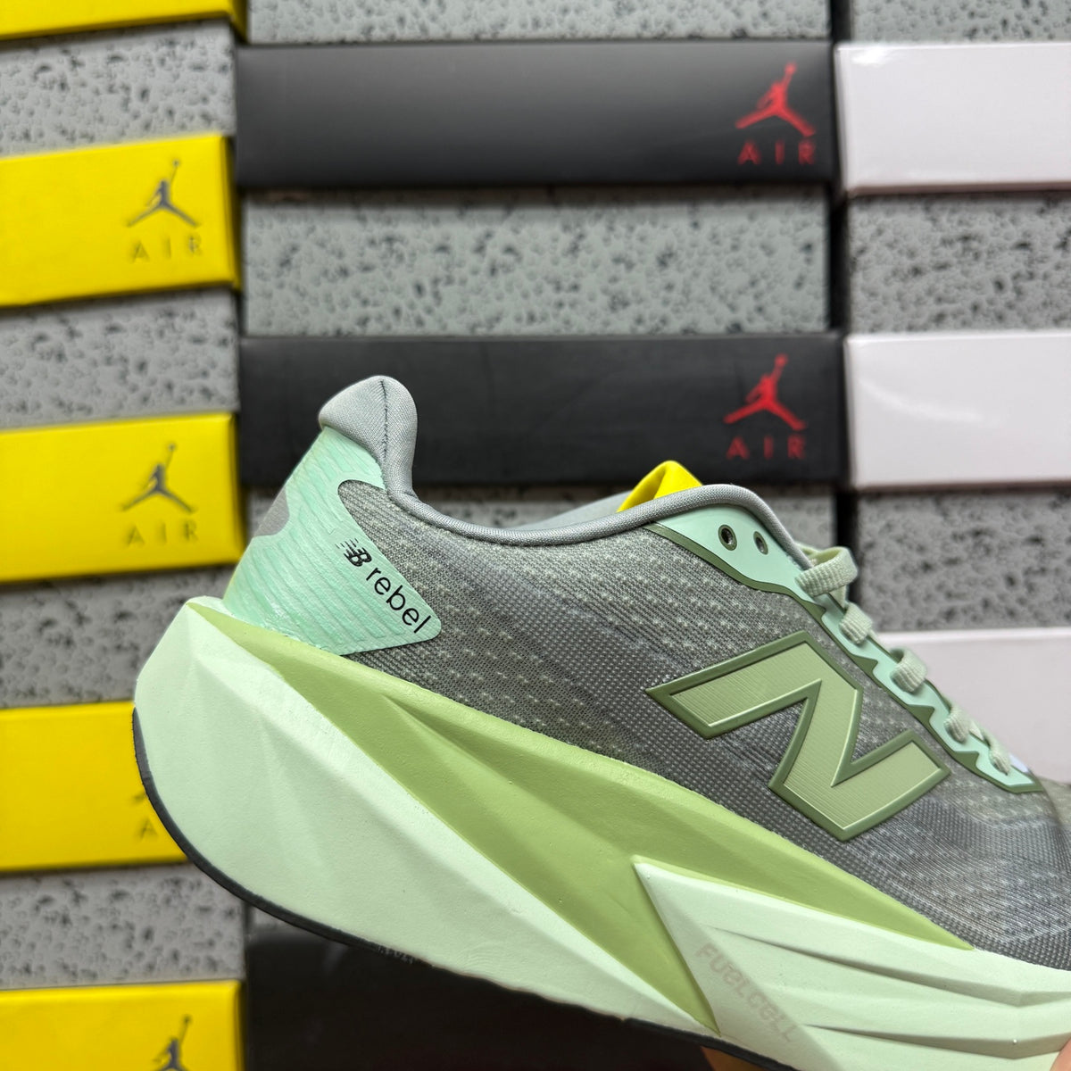New Balance FuelCell Rebel v5 'Vert Menthe Gris'