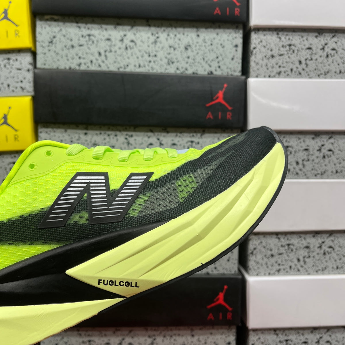 New Balance FuelCell Rebel v5 'Vert Fluo Noir'