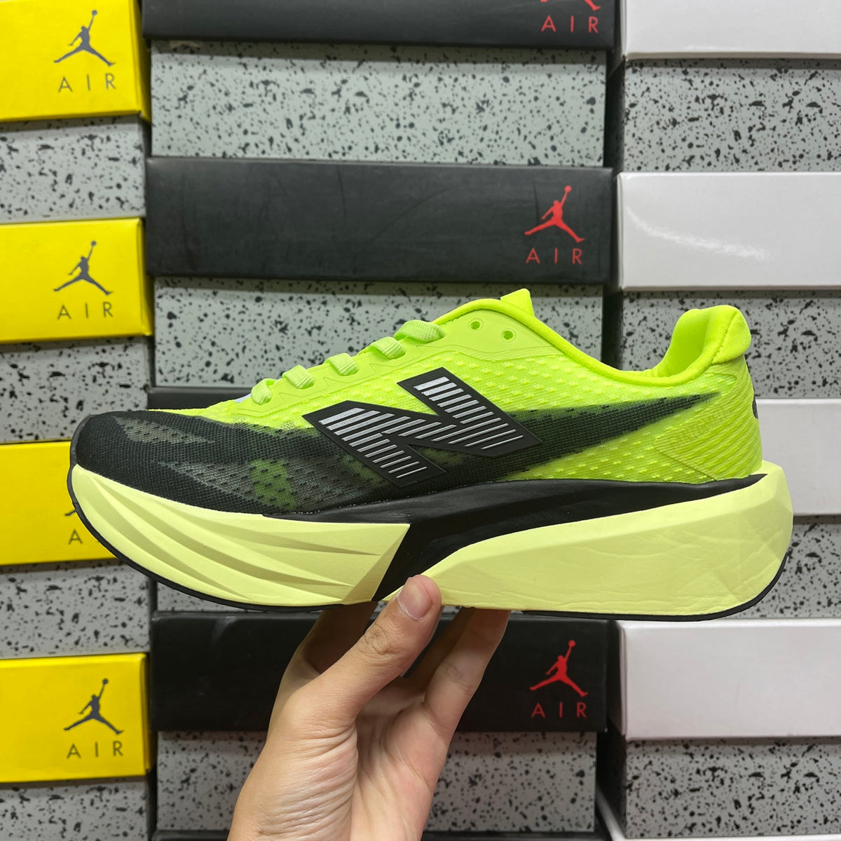 New Balance FuelCell Rebel v5 'Vert Fluo Noir'