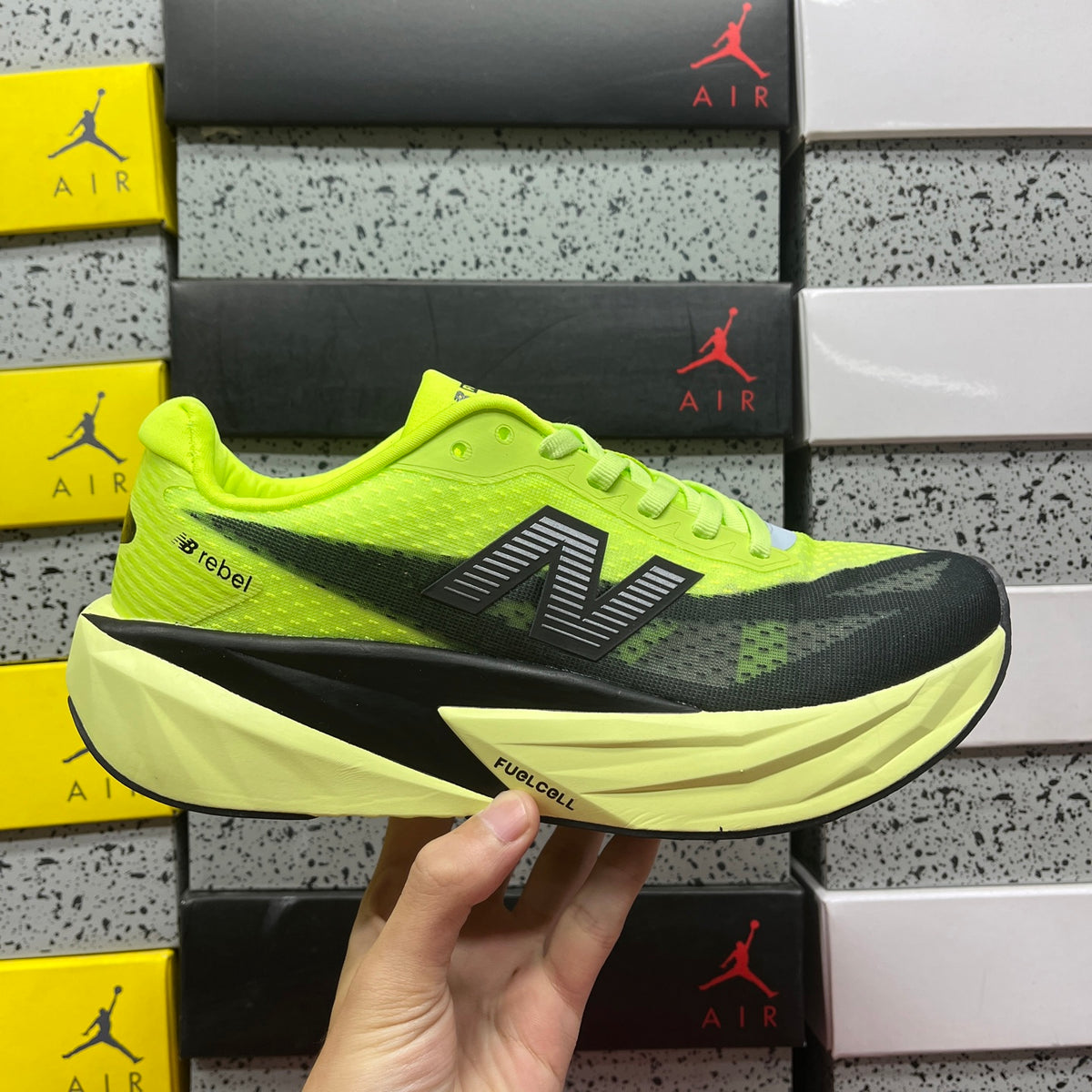 New Balance FuelCell Rebel v5 'Vert Fluo Noir'