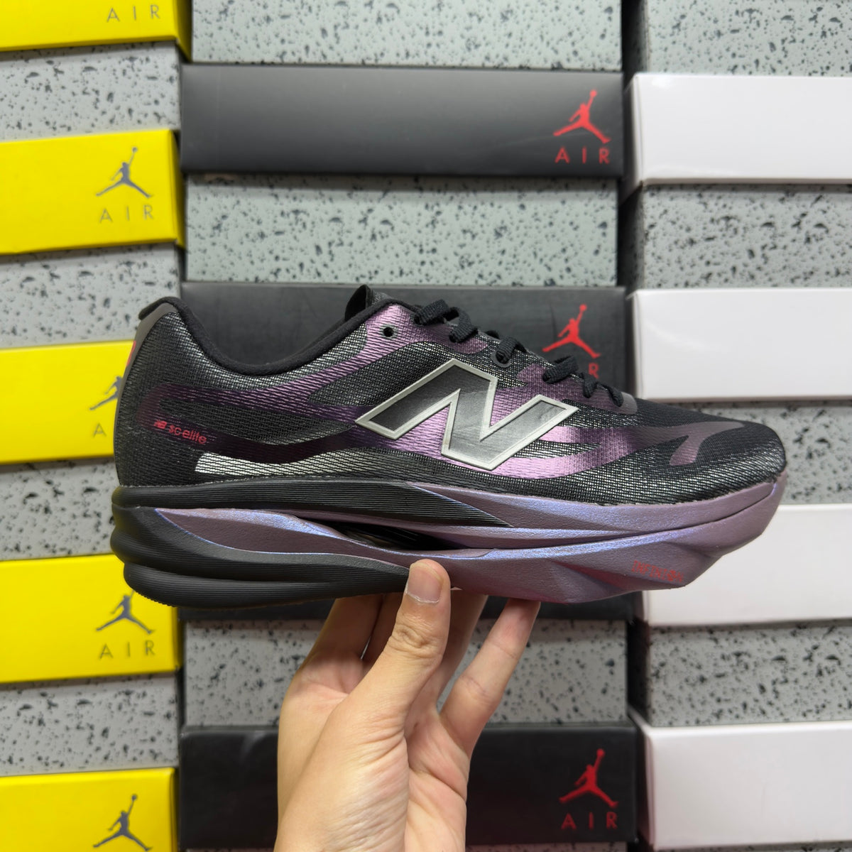 New Balance FuelCell 'Noir Violet Irisé'