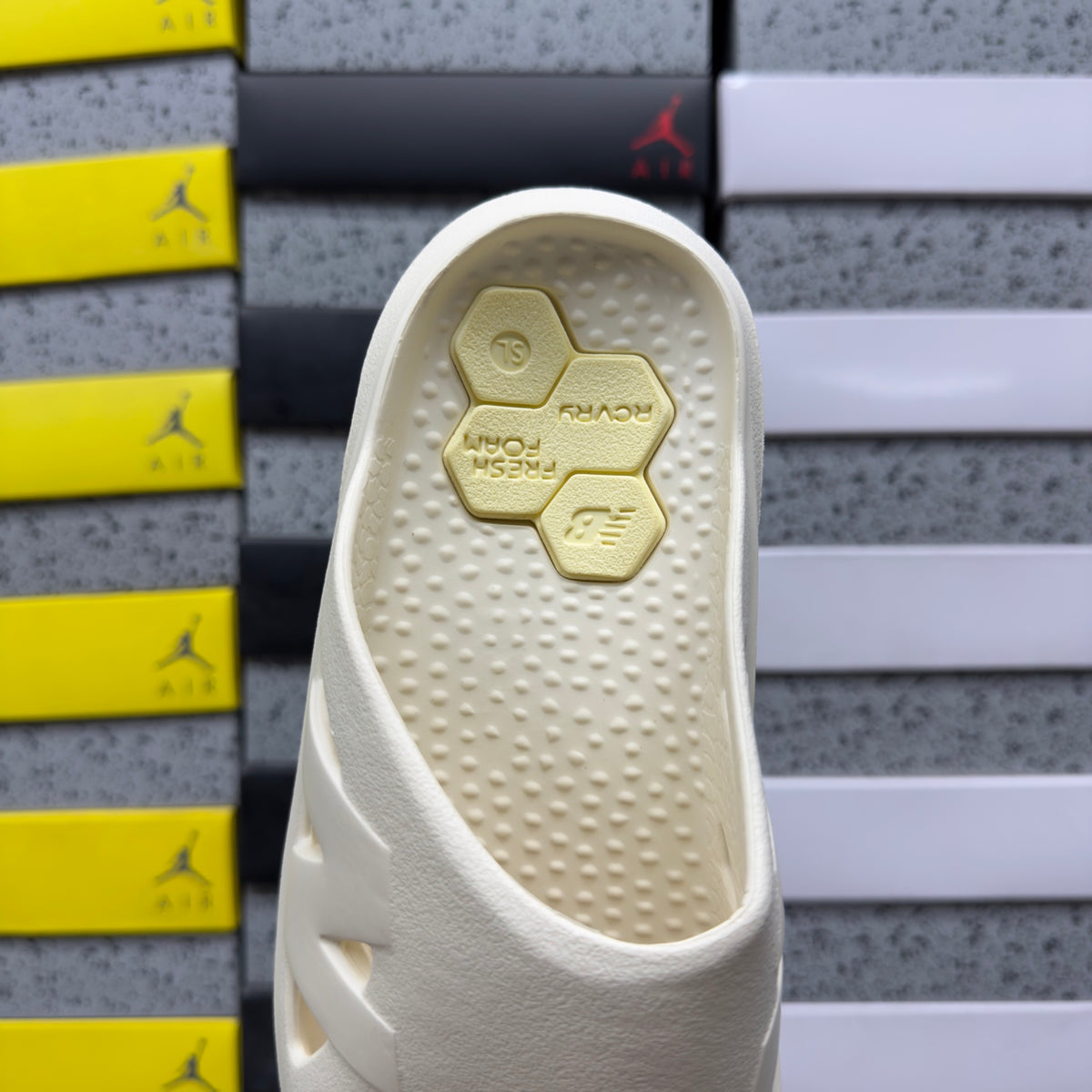 New Balance Slide 'Blanc Cassé'