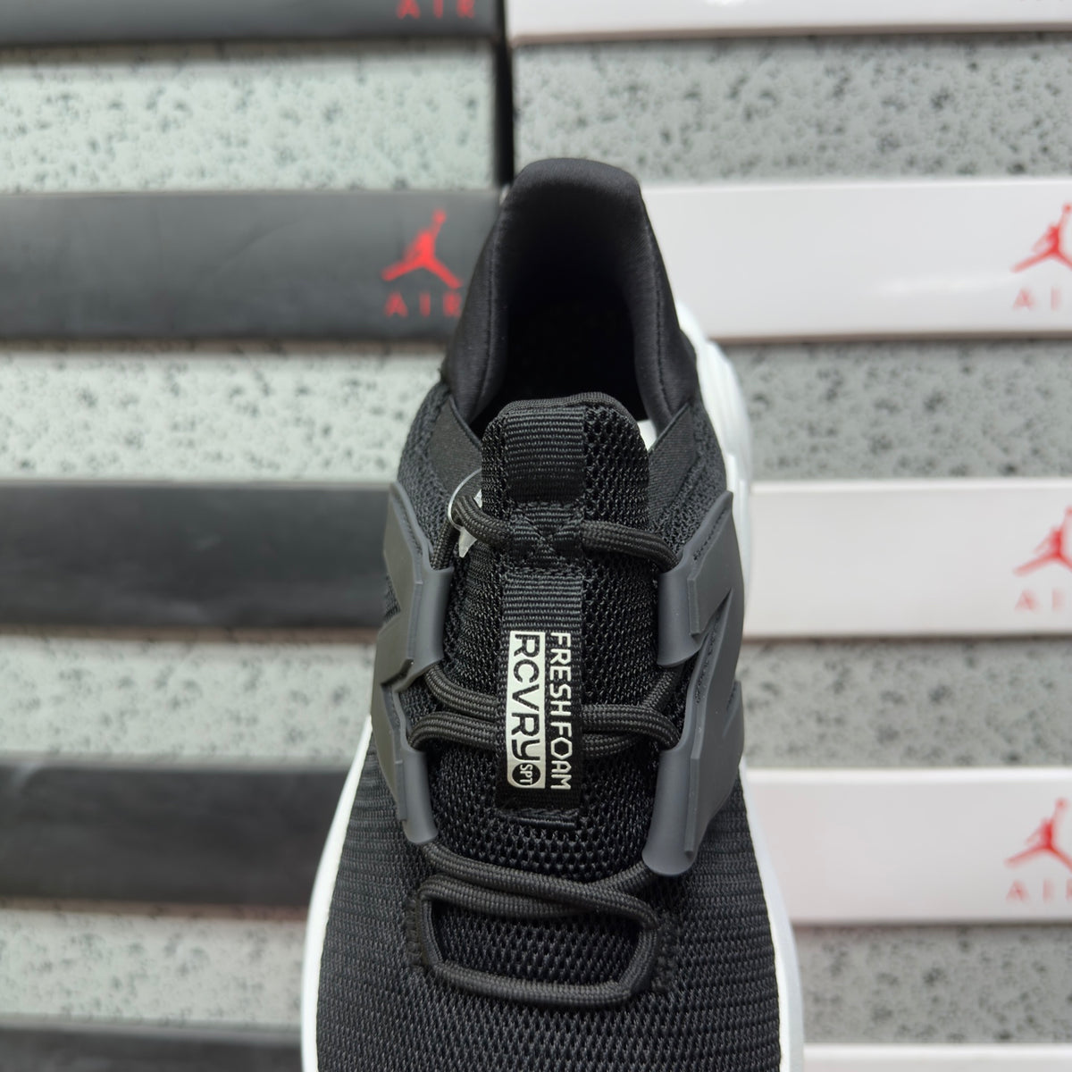 New Balance Fresh Foam RCVRY v4 'Noir Blanc'