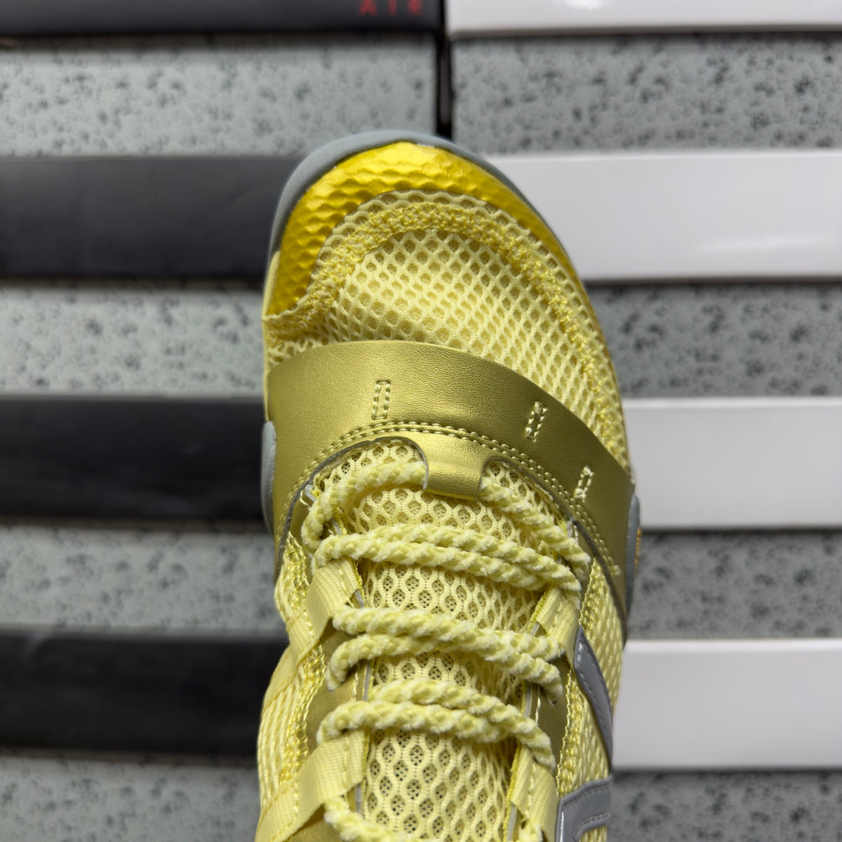New Balance MT10 'Jaune Pâle'