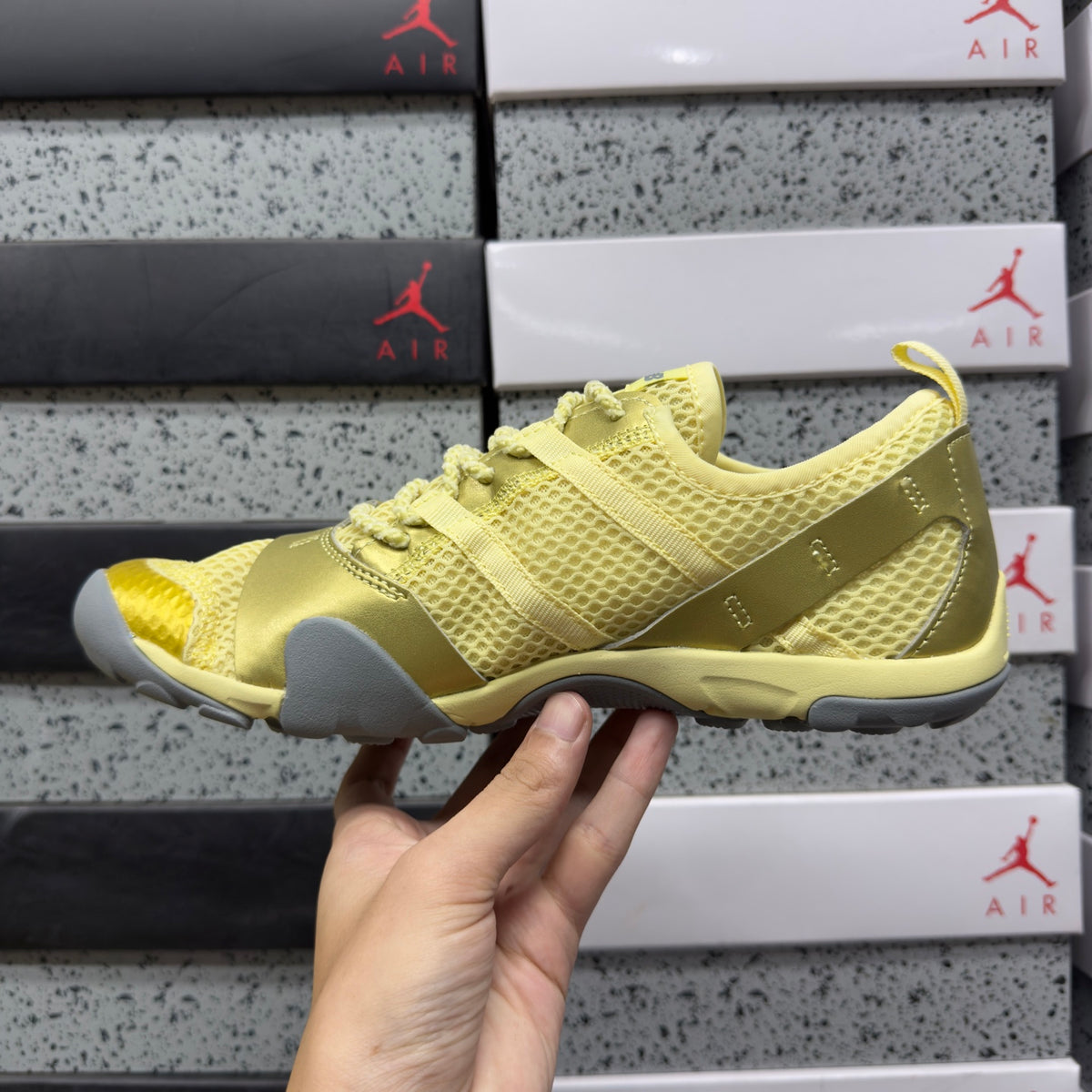 New Balance MT10 'Jaune Pâle'