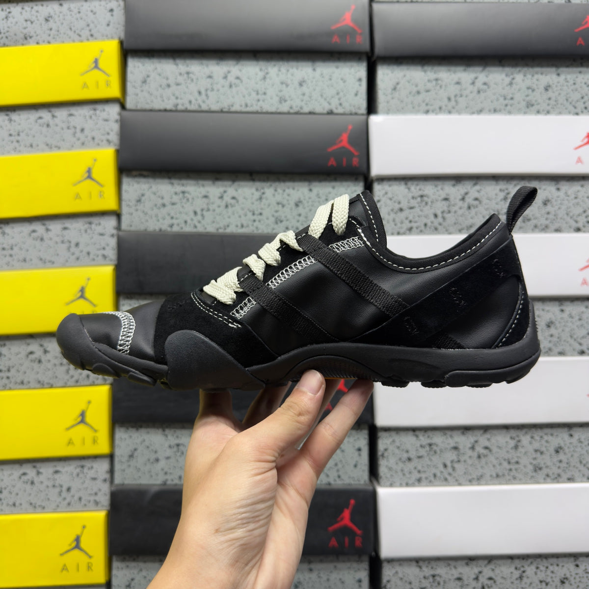 New Balance MT10 'Noir Blanc'
