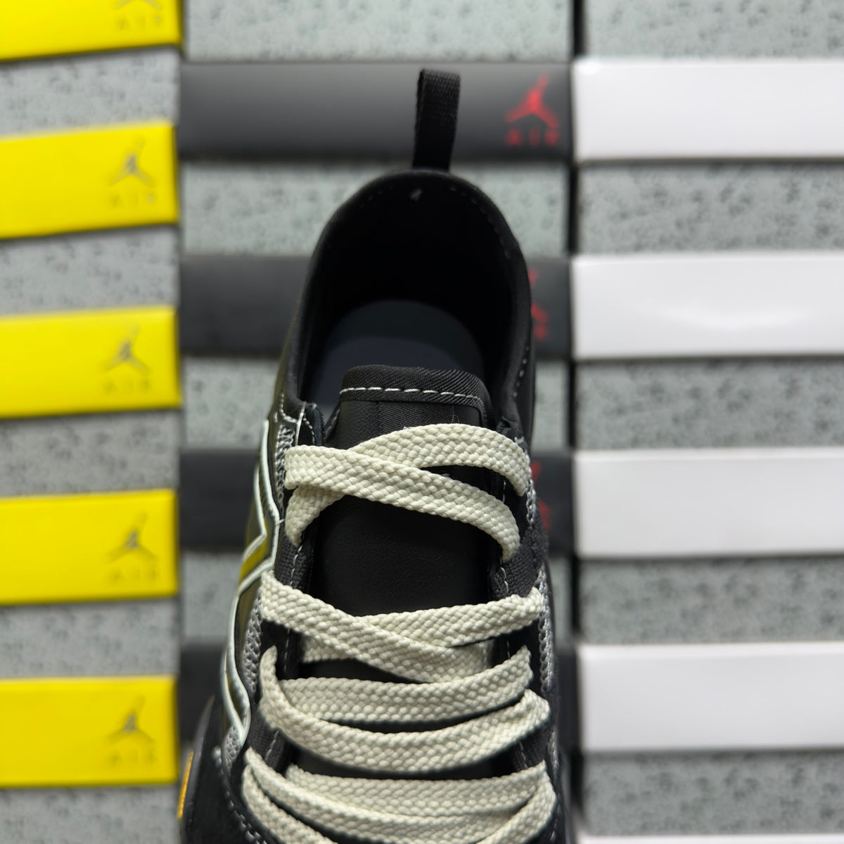 New Balance MT10 'Noir Blanc'