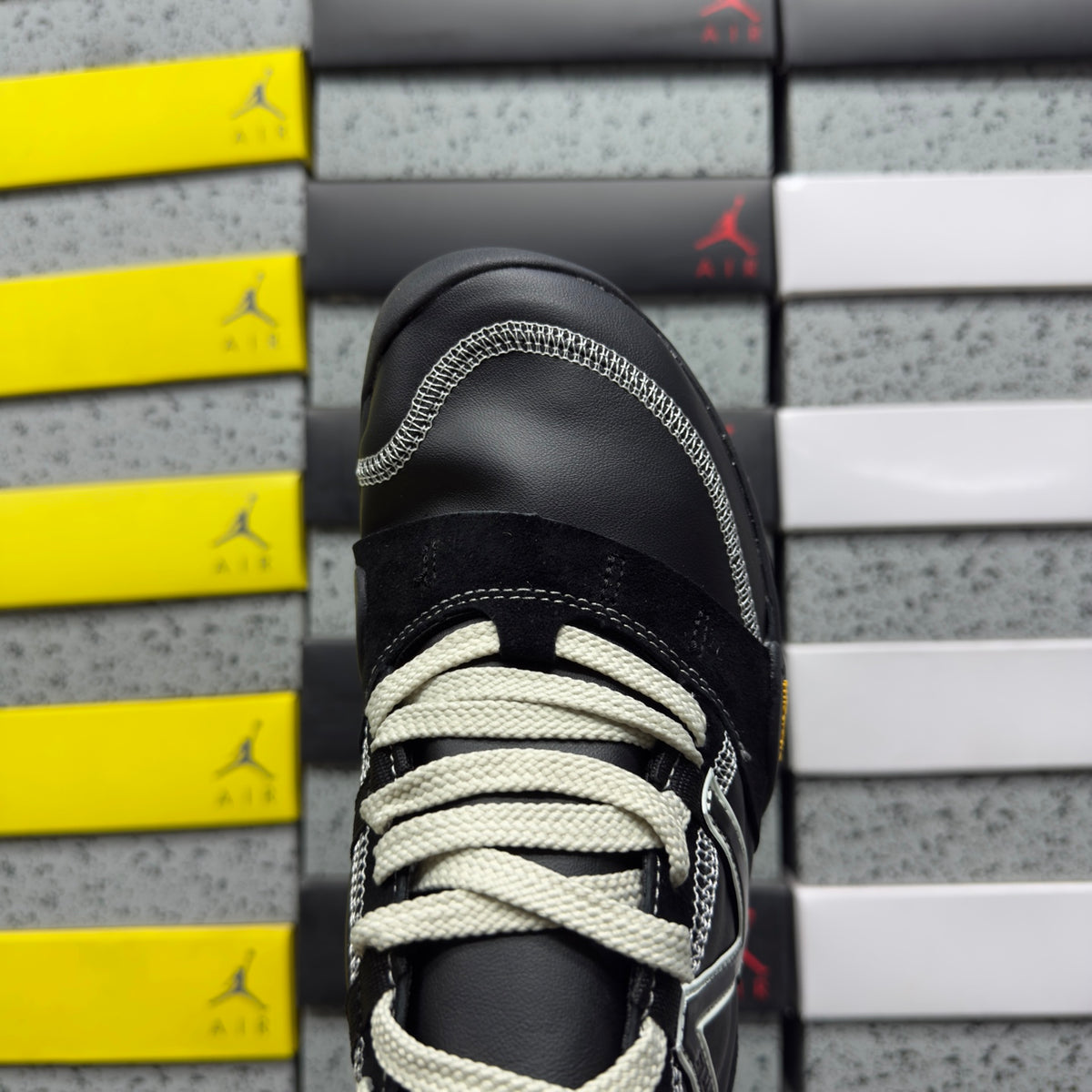 New Balance MT10 'Noir Blanc'