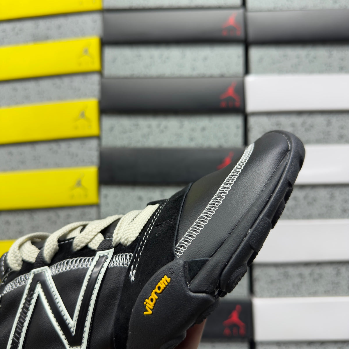 New Balance MT10 'Noir Blanc'