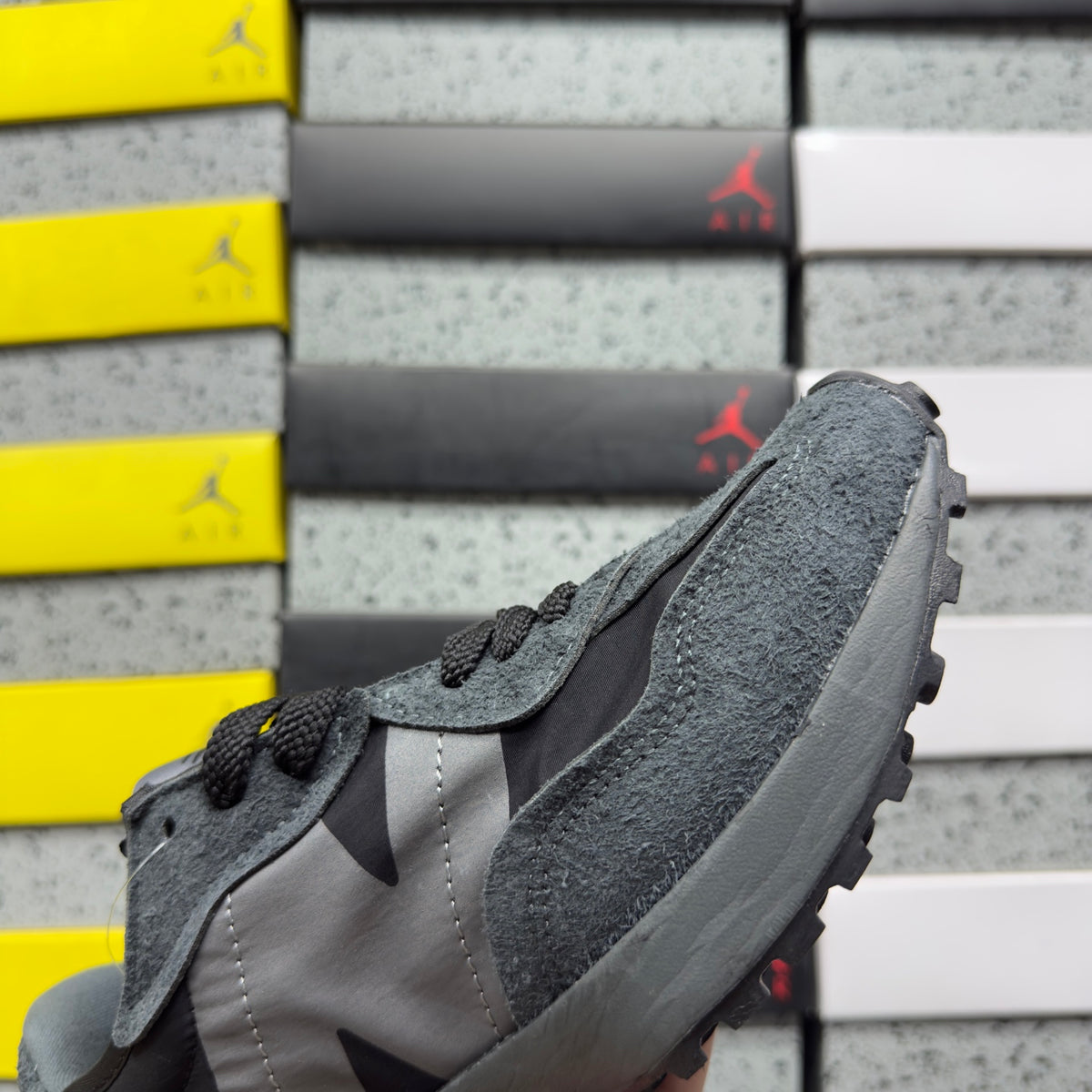 New Balance 327 'Gris Anthracite'