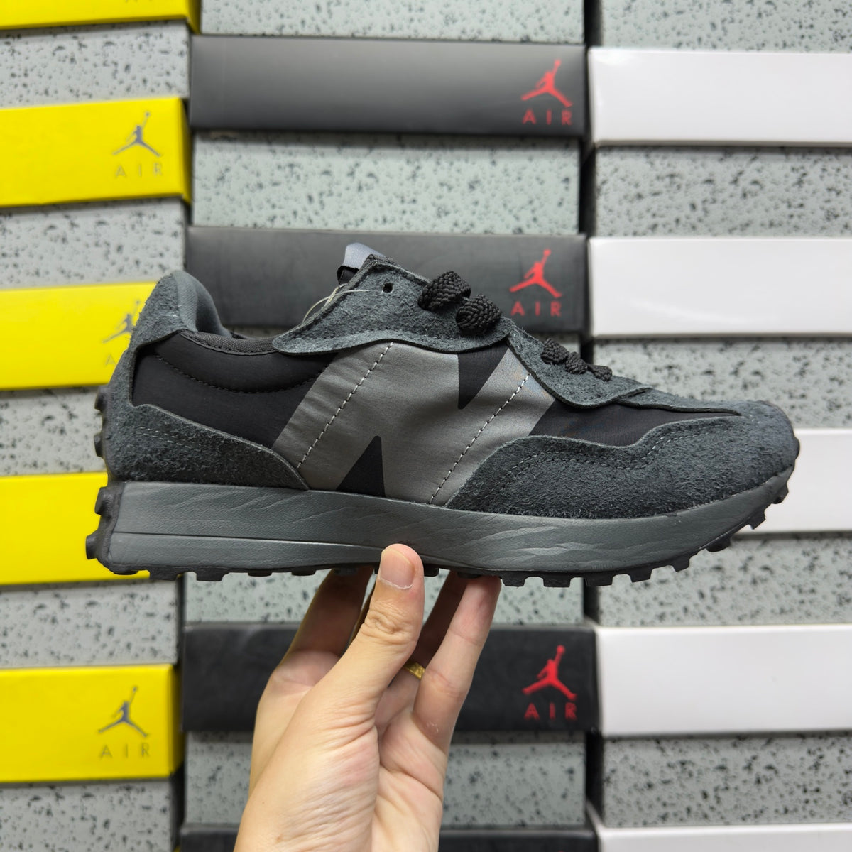 New Balance 327 'Gris Anthracite'