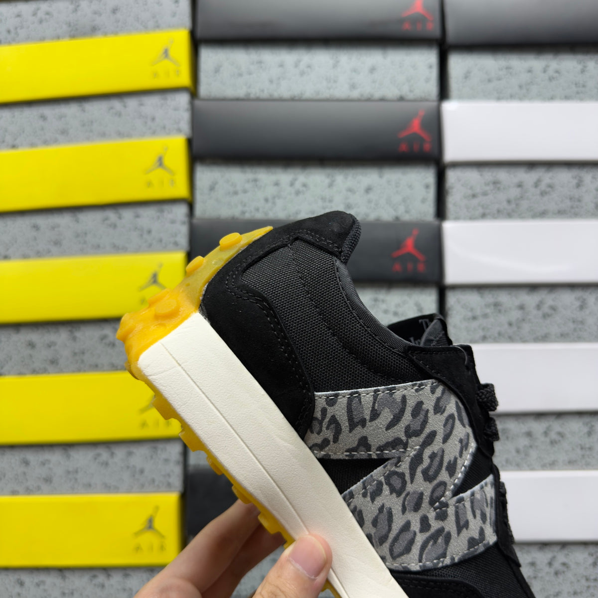 New Balance 327 'Noir Léopard'