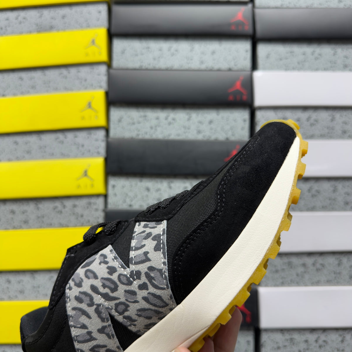 New Balance 327 'Noir Léopard'