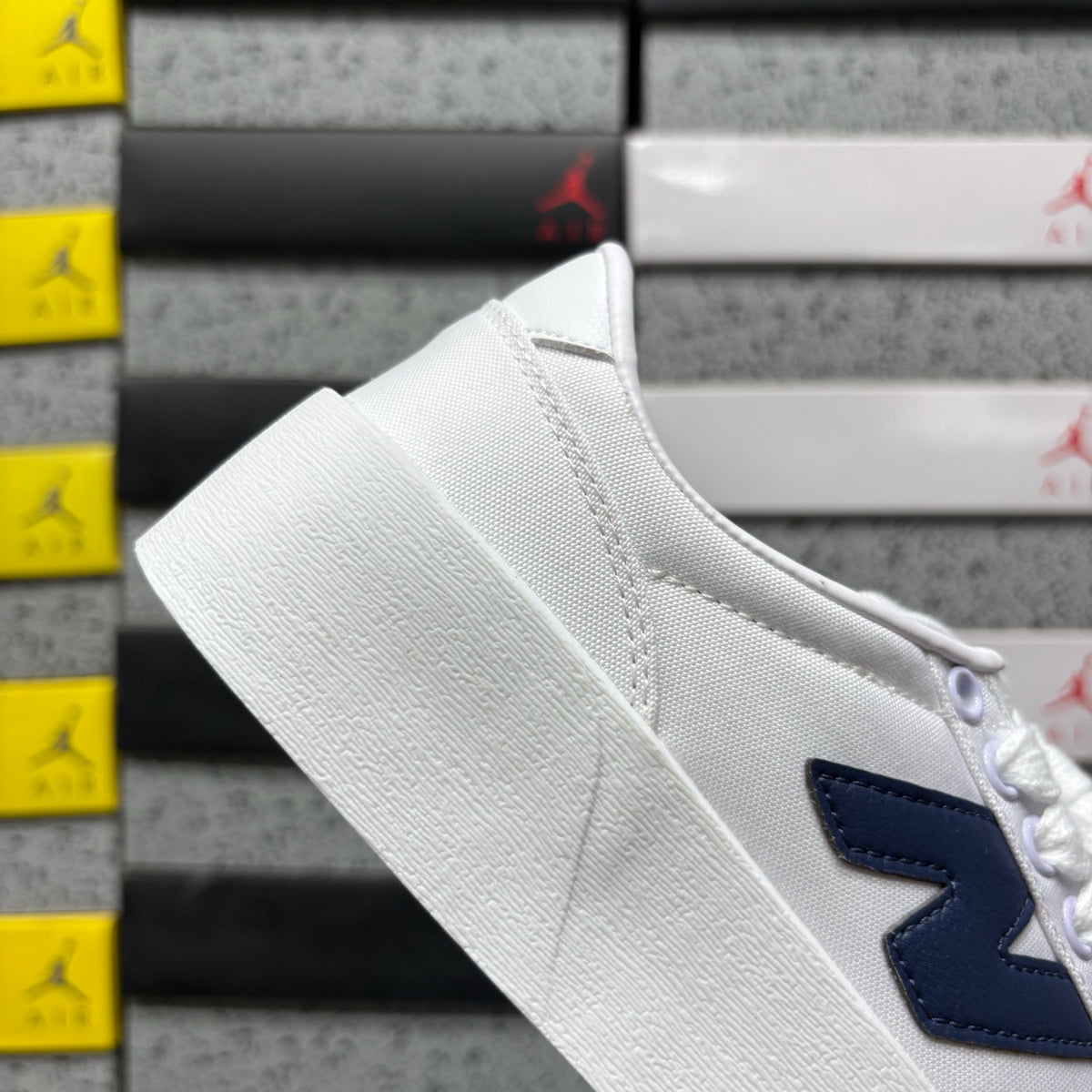 New Balance 750 'Blanc Bleu Marine'