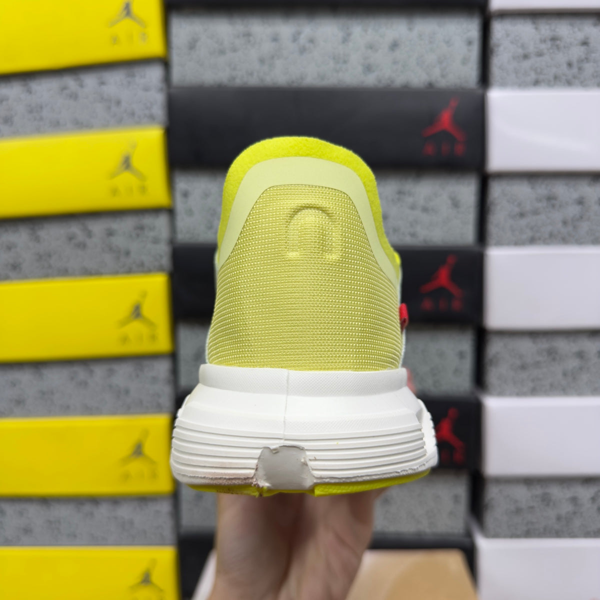 On Cloud 6 Coast 'Blanc Jaune Citron' — vue 3