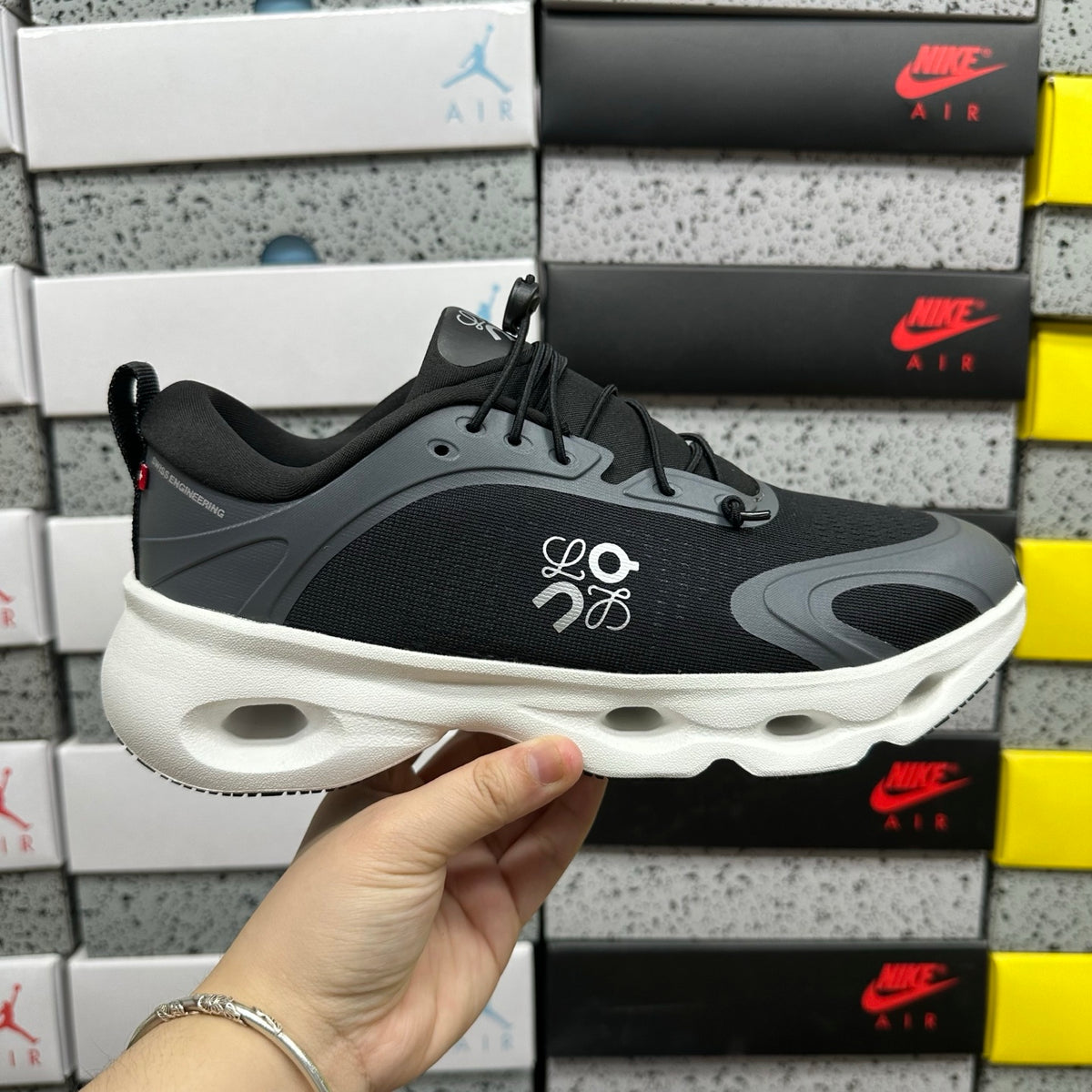 On x Loe. Cloudventure 2 'Noir Blanc' — vue 9