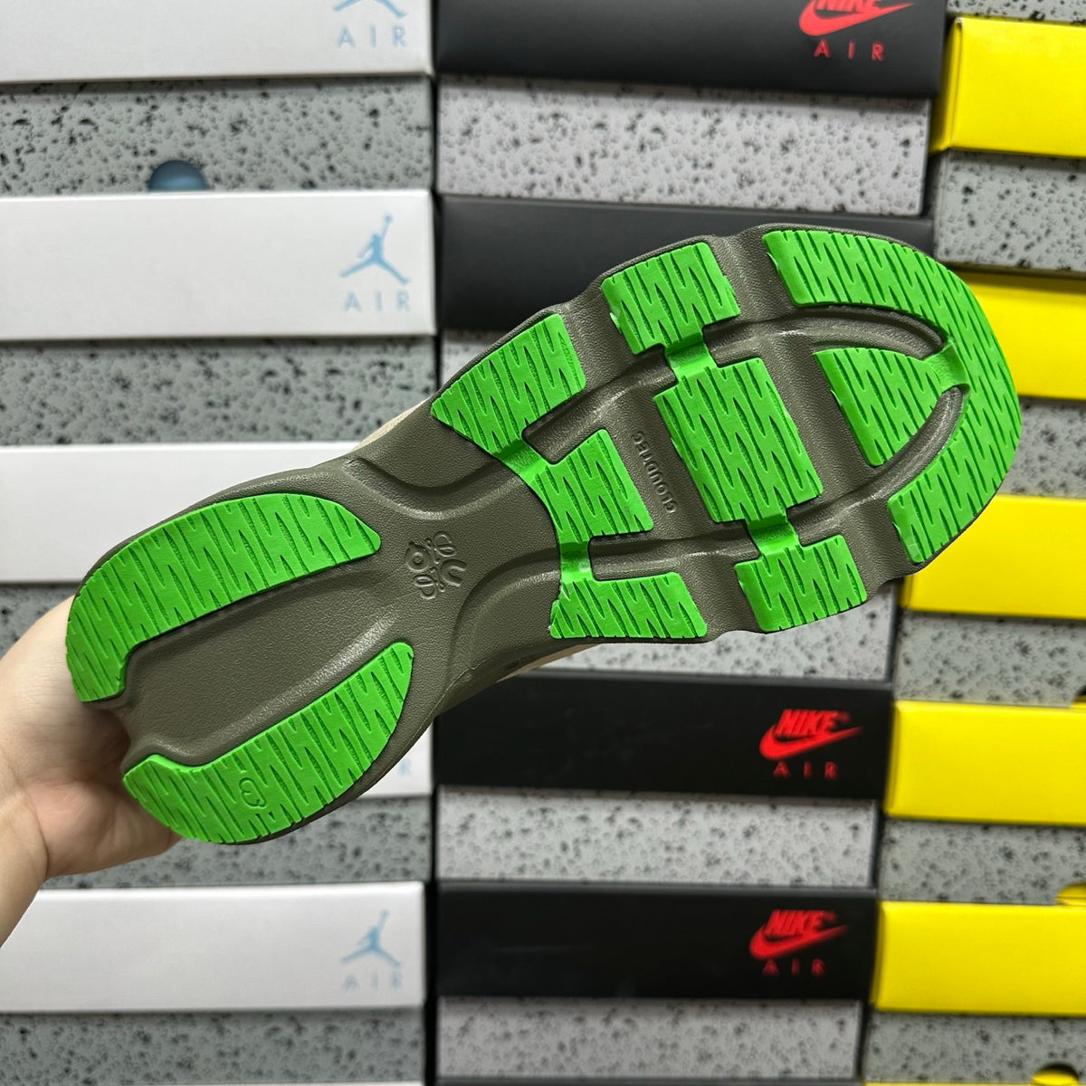 On x Loe. Cloudsolo 'Kaki Vert Fluo' — vue 2