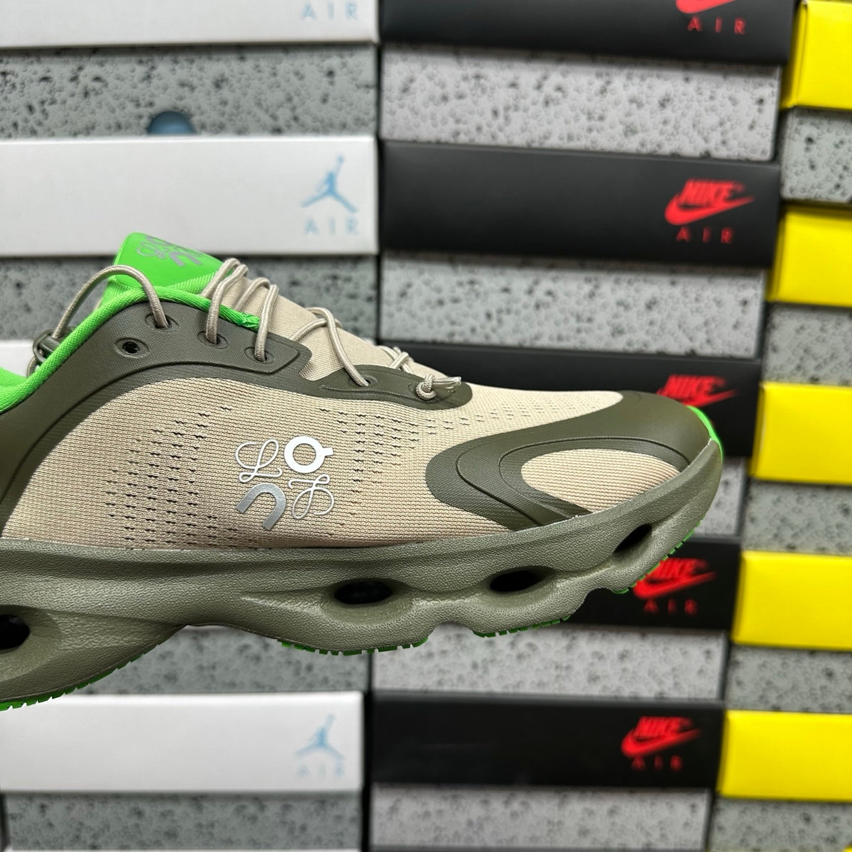 On x Loe. Cloudsolo 'Kaki Vert Fluo' — vue 6