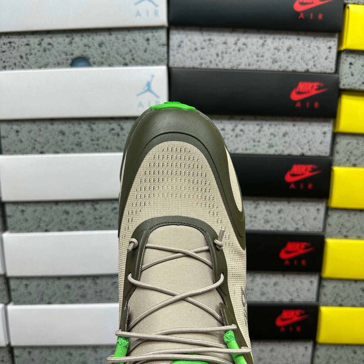 On x Loe. Cloudsolo 'Kaki Vert Fluo' — vue 7