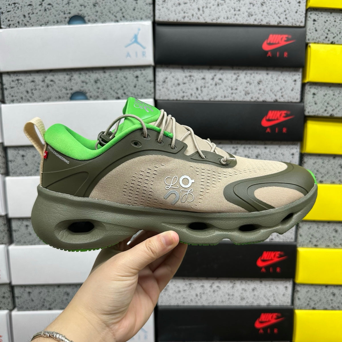 On x Loe. Cloudsolo 'Kaki Vert Fluo' — vue 9
