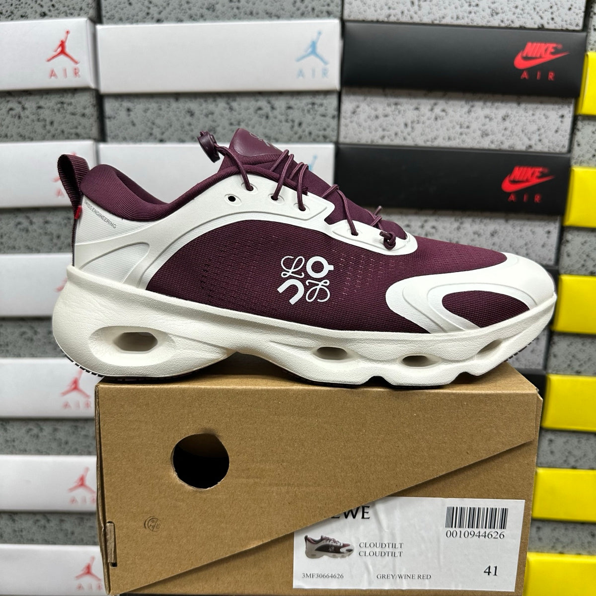 On x Loe. Cloudsolo 'Blanc Bordeaux'