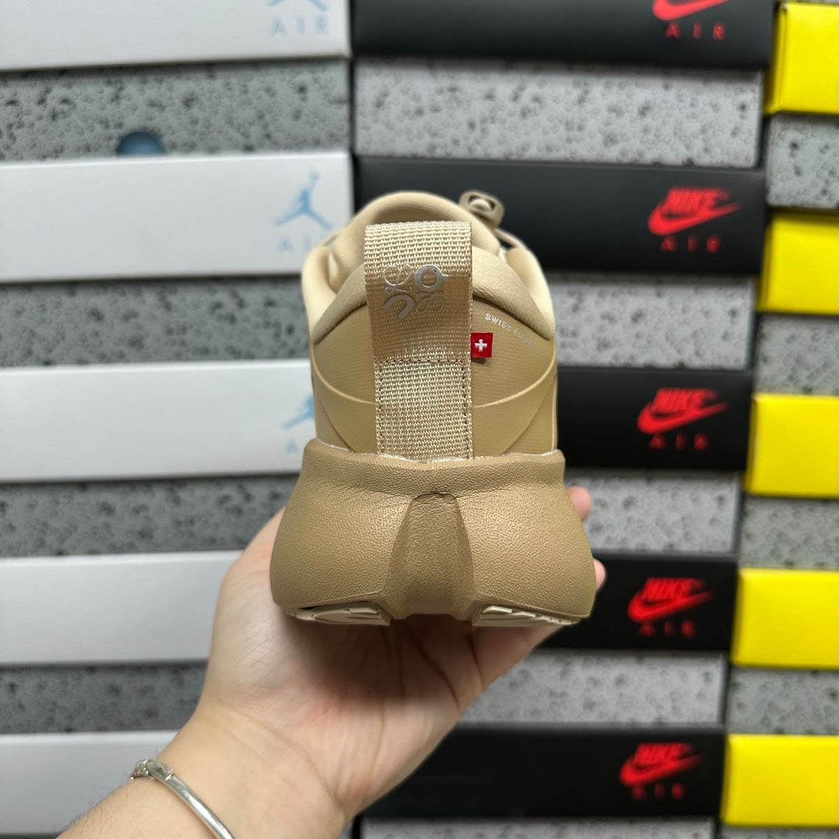 On x Loe. Cloudsolo 'Beige Blanc' — vue 3
