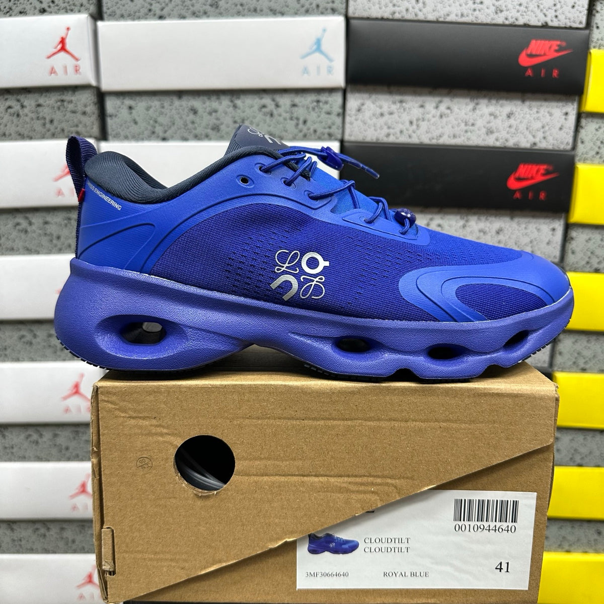 On x Loe. Cloudsolo 'Bleu Royal'