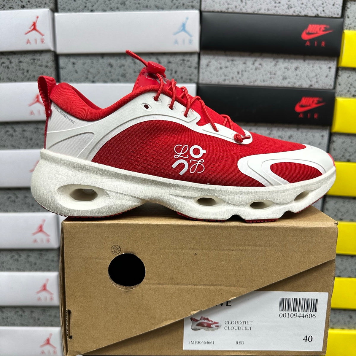 On x Loe. Cloudsolo 'Rouge Blanc'