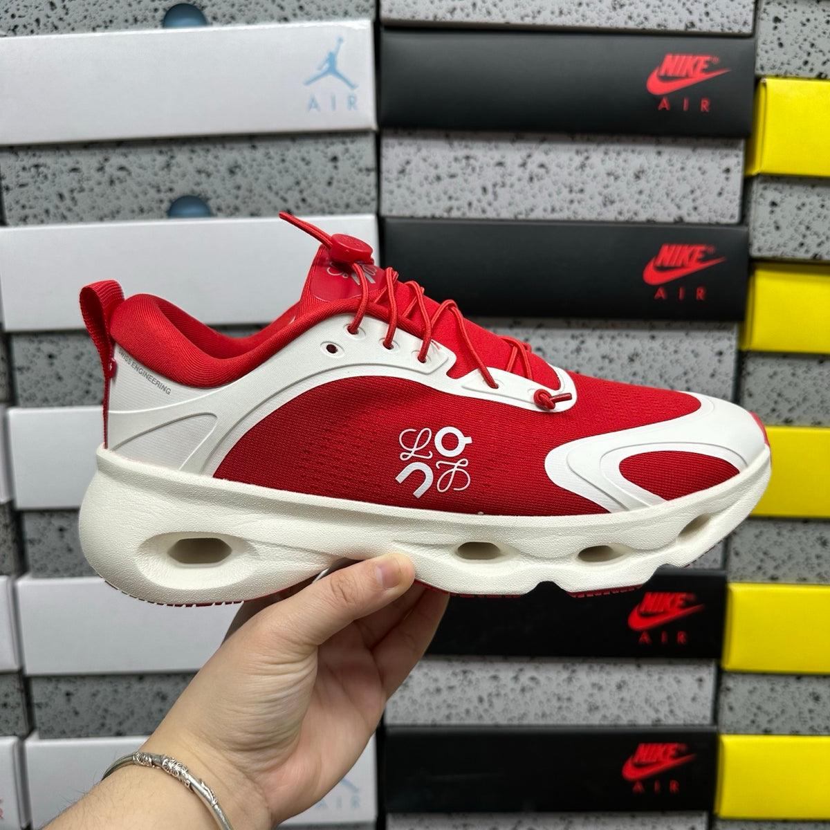 On x Loe. Cloudsolo 'Rouge Blanc' — vue 9