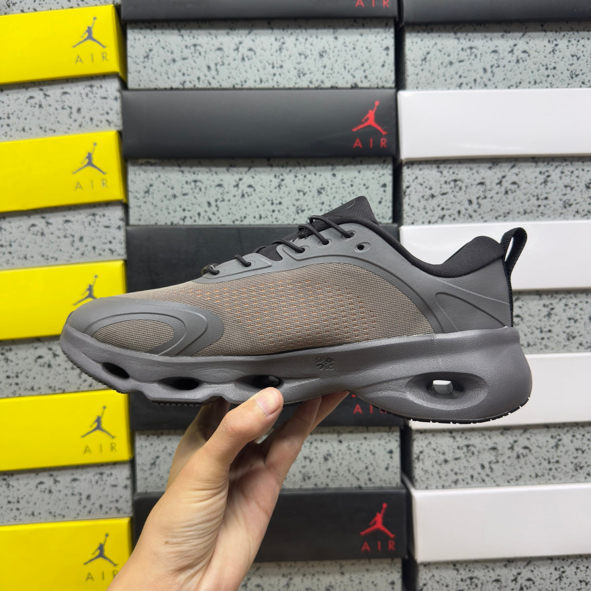 On x Loe. Cloudsolo 'Gris Taupe' — vue 4