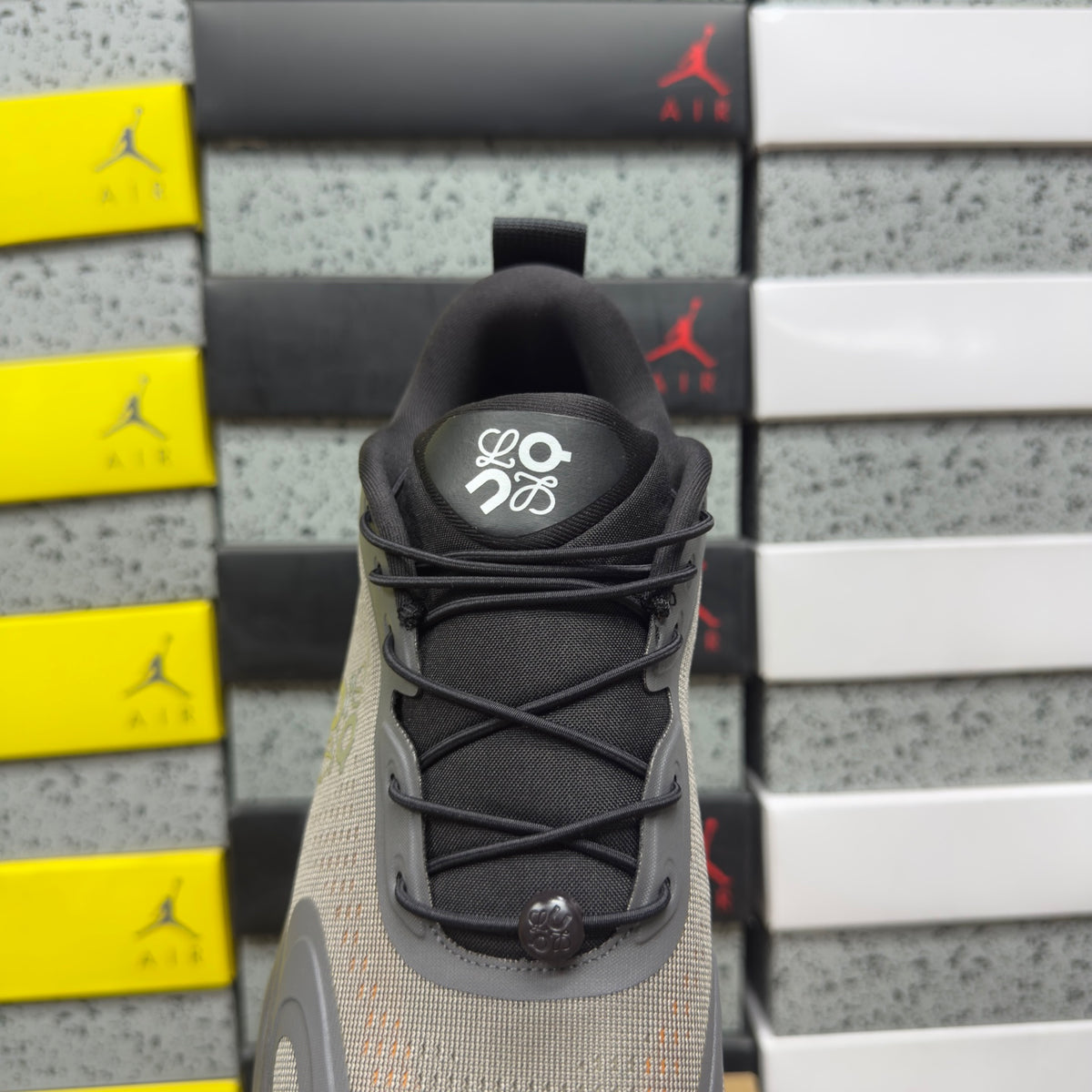 On x Loe. Cloudsolo 'Gris Taupe' — vue 5