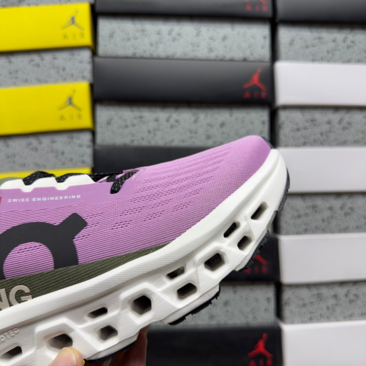 On Cloudmonster 3 'Violet Noir' — vue 8