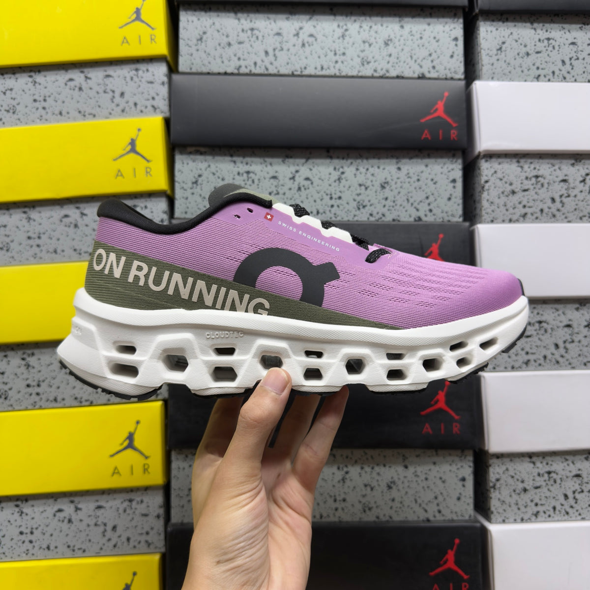 On Cloudmonster 3 'Violet Noir' — vue 9