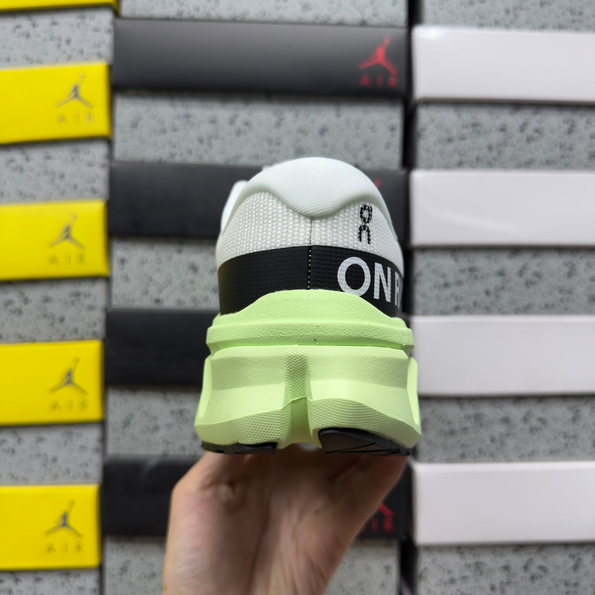 On Cloudmonster 3 Hyper 'Blanc Vert Lime' — vue 3