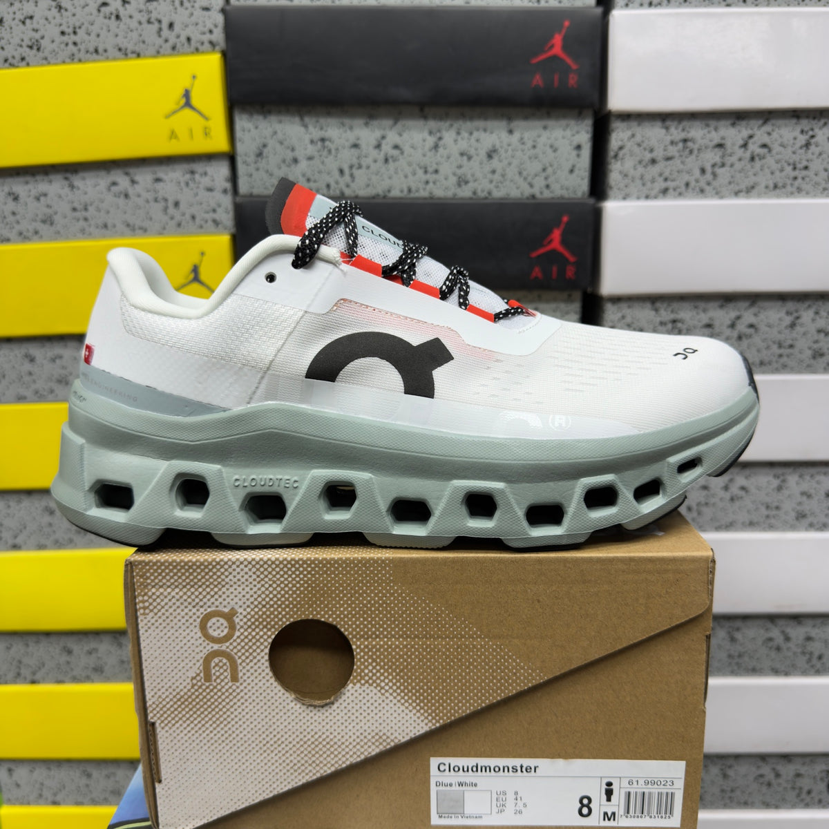 On Cloudmonster 3 'Blanc Gris Rouge' — vue 9
