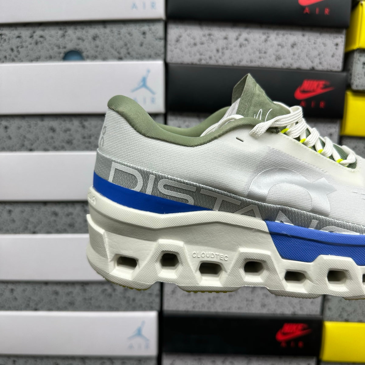 On Cloudmonster 2 'Blanc Bleu Royal' — vue 5