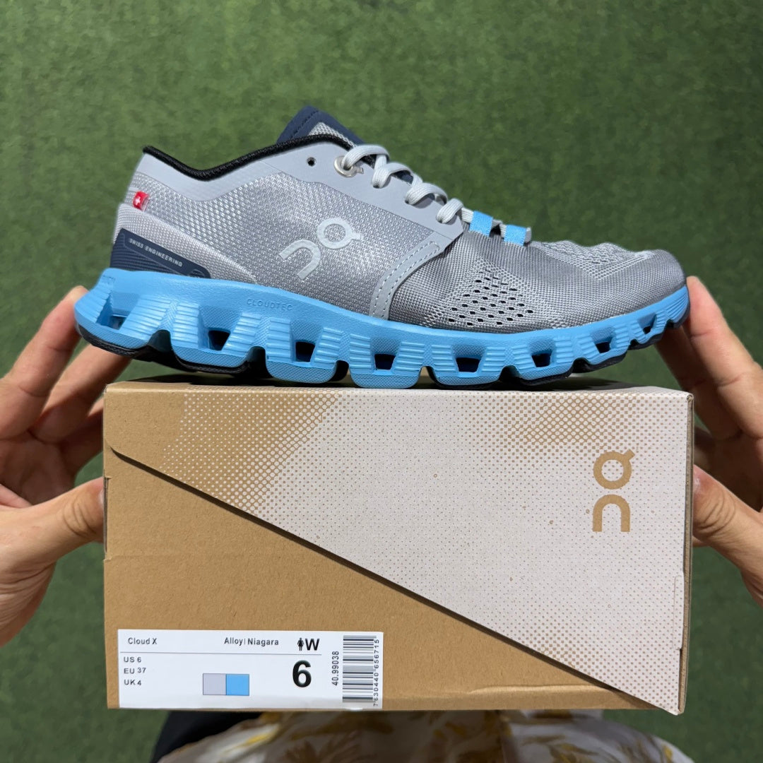 On Cloud X 'Gris Bleu Ciel' — vue 3