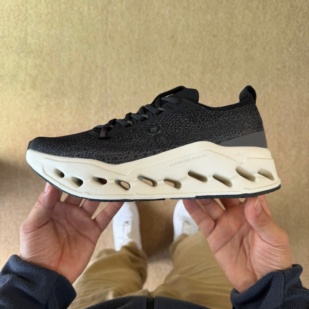 On Cloudsurfer Max 'Noir Blanc' — vue 9