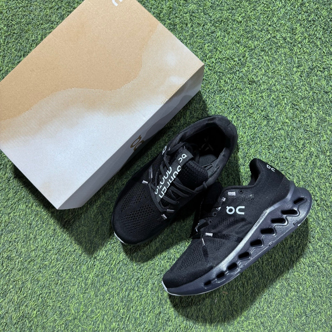 On Cloudsurfer 'Noir Bleu Nuit' — vue 2