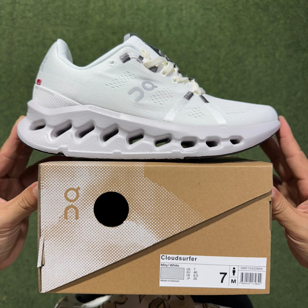 On Cloudsurfer 'Blanc Total' — vue 3